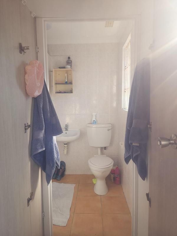 4 Bedroom Property for Sale in Pelikan Park Western Cape